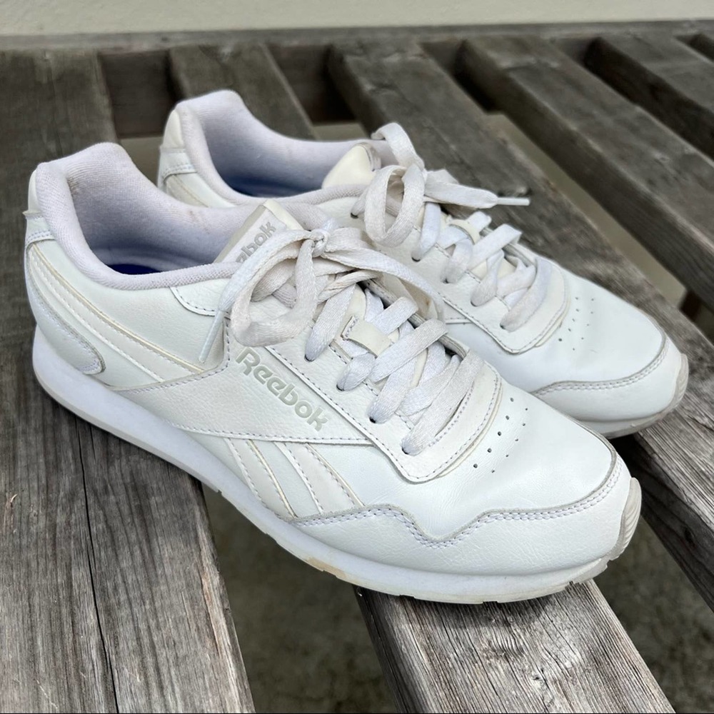 Reebok Classic Sneakers 7.5 US (men) 9 US (women) or 40 EU